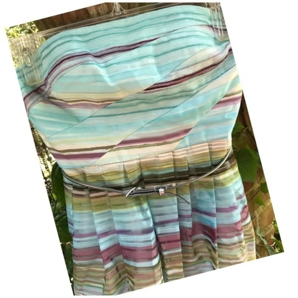 NWT STRAPLESS DRESS ๐๐๐ - Picture 5 of 8